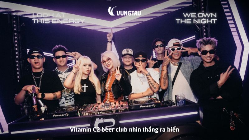 Vitamin C2 beer club nhìn thẳng ra biển