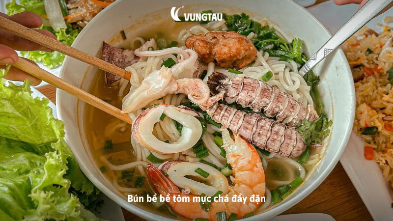 Bún bề bề tôm mực chả đầy đặn