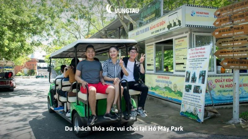 Du khách thỏa sức vui chơi tại Hồ Mây Park