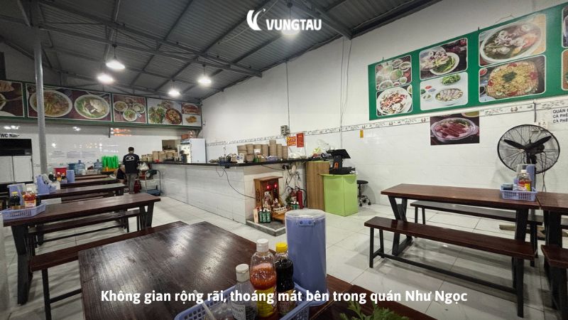 Không gian rộng rãi, thoáng mát bên trong quán Như Ngọc
