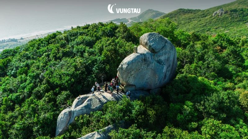 Check-in sống ảo đỉnh Hàm Rồng nhìn ra biển