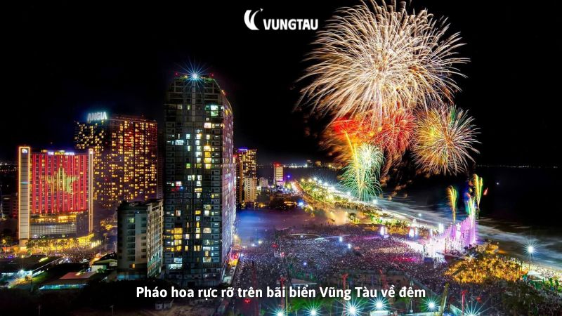 Pháo hoa rực rỡ trên bãi biển Vũng Tàu về đêm