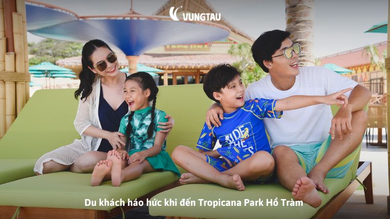 Du khách háo hức khi đến Tropicana Park Hồ Tràm