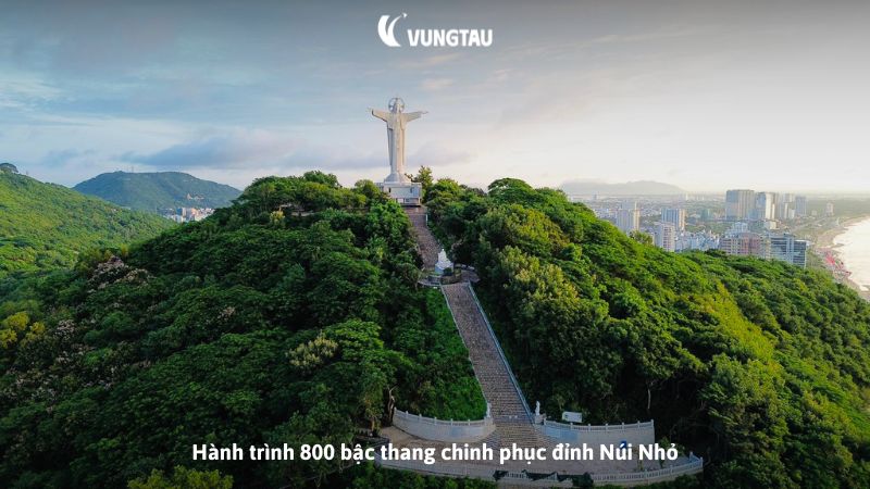 Hành trình 800 bậc thang chinh phục đỉnh Núi Nhỏ