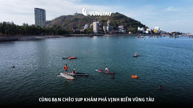 Cùng bạn chèo SUP khám phá vịnh biển Vũng Tàu