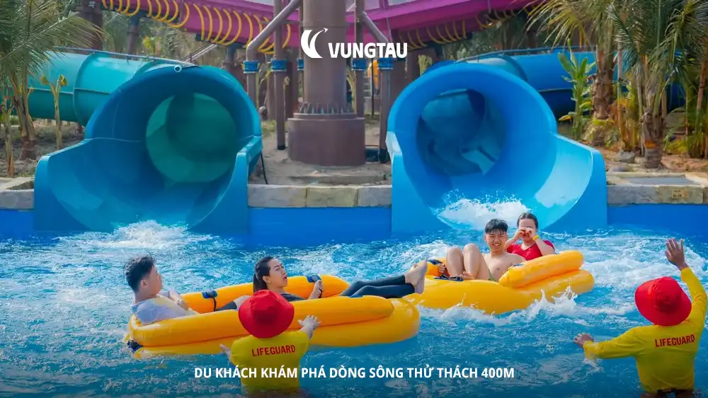Du khách khám phá dòng sông thử thách 400m