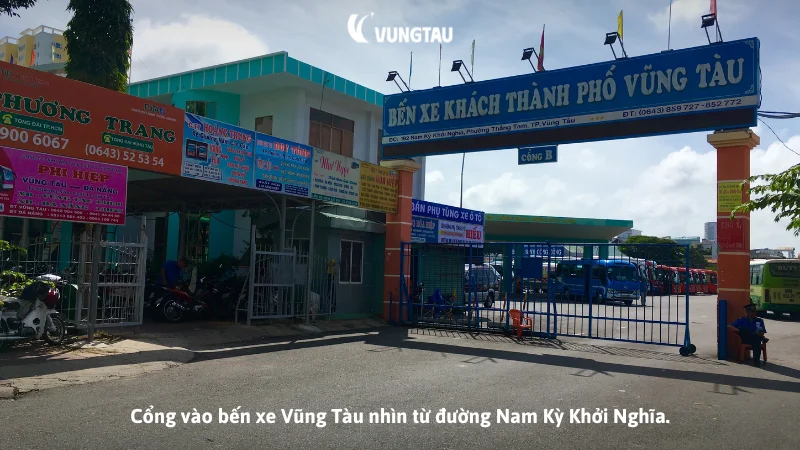 Cổng vào bến xe Vũng Tàu nhìn từ đường Nam Kỳ Khởi Nghĩa.