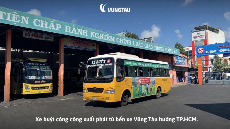 Xe buýt công cộng xuất phát từ bến xe Vũng Tàu hướng TP.HCM.
