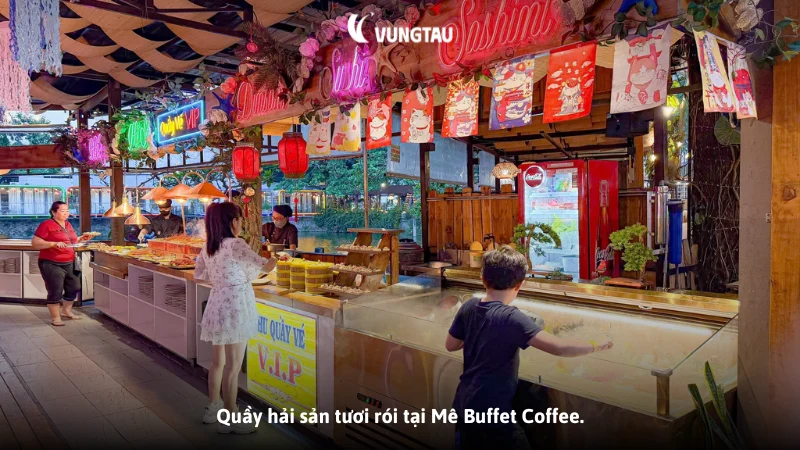 Quầy hải sản tươi rói tại Mê Buffet Coffee.