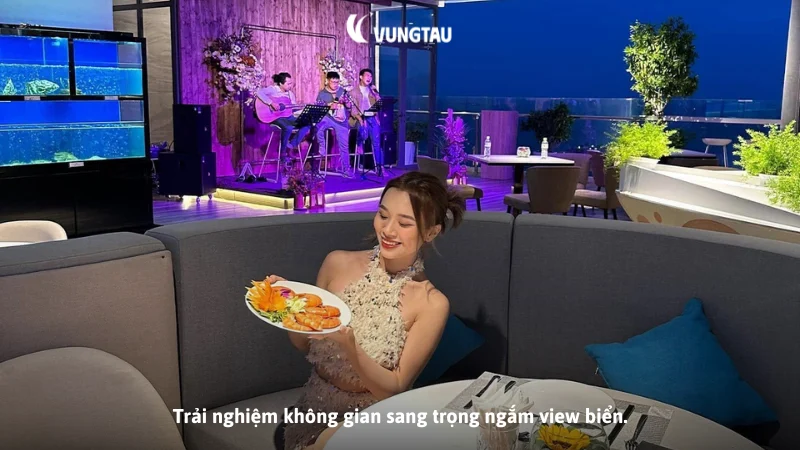 Trải nghiệm không gian sang trọng ngắm view biển.