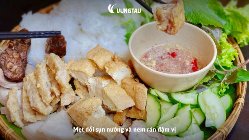 Mẹt dồi sụn nướng và nem rán đậm vị