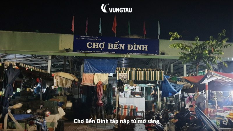 Chợ Bến Đình tấp nập từ mờ sáng