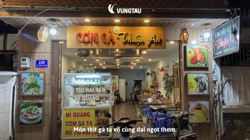 Món thịt gà ta vô cùng dai ngọt thơm.