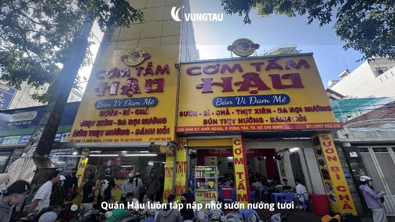 Quán Hậu luôn tấp nập nhờ sườn nướng tươi