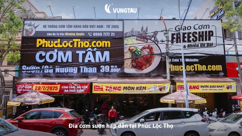 Đĩa cơm sườn hấp dẫn tại Phúc Lộc Thọ