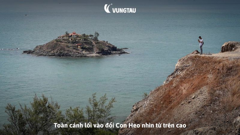 Toàn cảnh lối vào đồi Con Heo nhìn từ trên cao