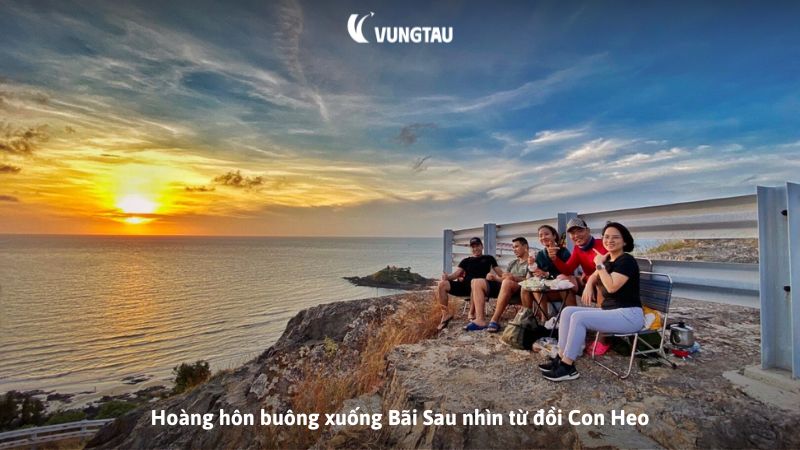 Hoàng hôn buông xuống Bãi Sau nhìn từ đồi Con Heo