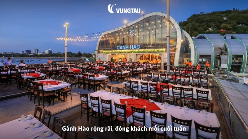 Gành Hào rộng rãi, đông khách mỗi cuối tuần