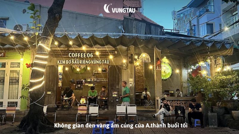 Không gian đèn vàng ấm cúng của A.thành buổi tối