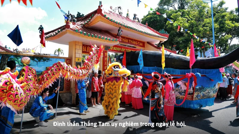 Đình thần Thắng Tam uy nghiêm trong ngày lễ hội.