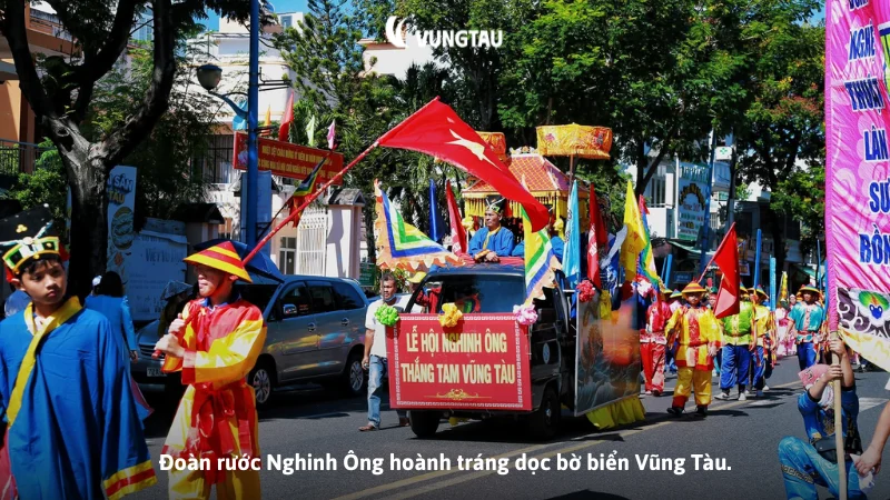 Đoàn rước Nghinh Ông hoành tráng dọc bờ biển Vũng Tàu.