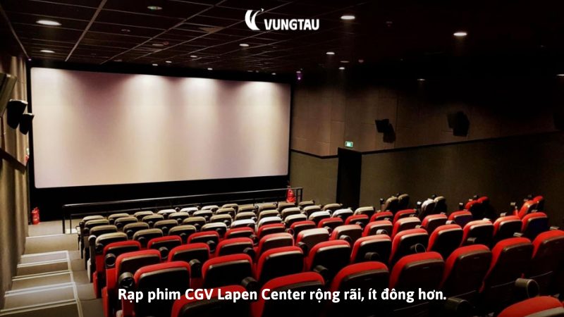 Rạp phim CGV Lapen Center rộng rãi, ít đông hơn.