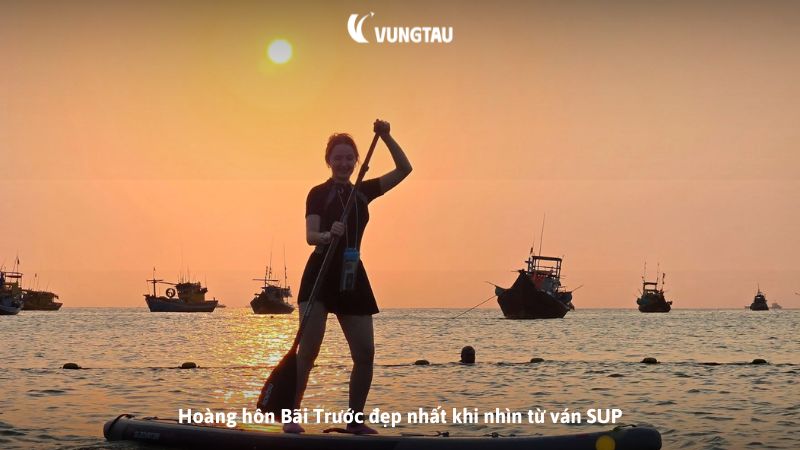 Hoàng hôn Bãi Trước đẹp nhất khi nhìn từ ván SUP