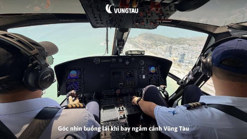 Góc nhìn buồng lái khi bay ngắm cảnh Vũng Tàu