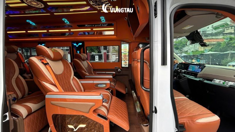 Limousine Boeing 9 chỗ cao cấp nhà Vie Limo